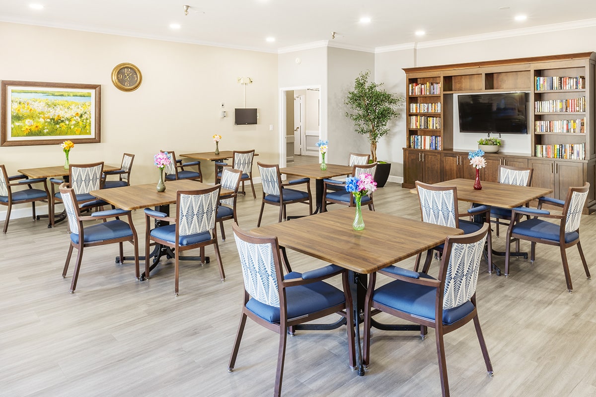 Dining room with tables and TV and book shelf